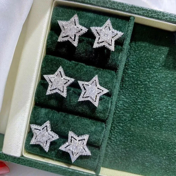 NEW 18k White Gold Diamond Star Stud Earrings - Picture 3 of 5